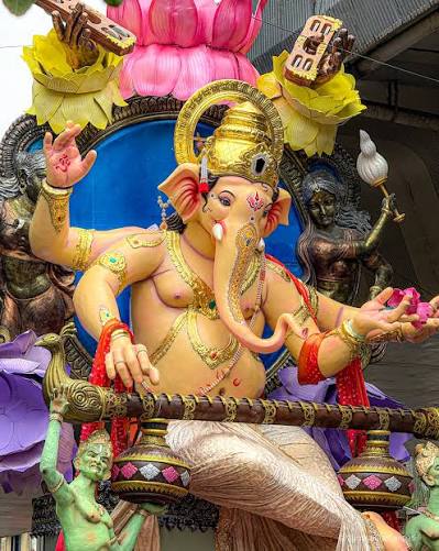 Khetwadi Cha Raja 2026 💛💜💐 . . . . . . . #khetwadicharaja #mumbaiganpati #ganpati2026 #ganeshotsav #instagrampost