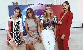 Carolina patrocinio family, childhood, life achievements, facts, wiki and bio of 2017. Familia Da Carolina Patrocinio Juntam Se Para Foto De Familia Myway