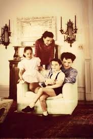 Judy Garland With Her Kids Liza Minelli Lorna And Joey Luft Judy Garland Liza Minnelli Judy Garland Liza Minnelli