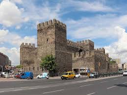 Zenginlikler şehri kayseri'yi hiç bu şekilde izlediniz mi? Kayseri Castle Archiqoo