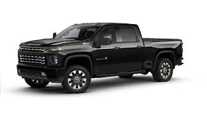 Regardless of outside factors, all 2017 silverados are able to tow at least 7,600 pounds, which is impressive in itself. 2021 Chevrolet Silverado Hd Gets New Features Tows 36 000 Pounds