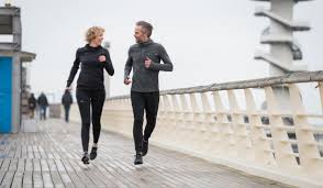 A menudo es difícil volver a encontrar trabajo después de los 50 años. Reprendre Le Sport Apres 50 Ans