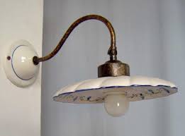 Nella nostra selezione puoi trovare diverse applique da parete rustiche adatte per le case fuori città, in campagna ma anche per appartamento, cottage. 16 Idee Su Applique In Stile Rustico Lampade A Parete In Ceramica Ottone E Ferro Applique Stile Rustico Illuminazione Interna