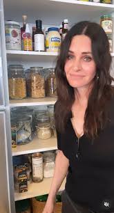 Moreover, courteney's birth date tells us that her zodiac sign is gemini, an air symbol. Courteney Cox Shows How She S Monica From Friends In Her Daily Life People Com