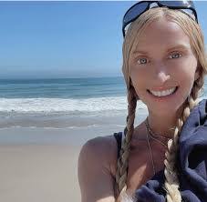 Jennifer Slinger's Instagram, Twitter & Facebook