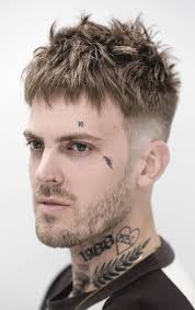 French Crop Frisur Fur Manner Ein Zeitloser Haarschnitt Der Wieder Im Trend Liegt Frisuren Franzosischer Haarschnitt Kurzhaarschnitte