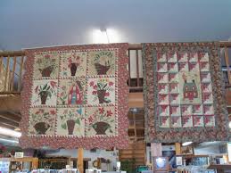 Two Blackbird Designs Quilts I Made Cottage Garden And Chelsea Cottage Applique Wall Hanging Blackbird Designs Black Bird