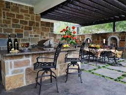 Its smaller l shaped design allows for great backyard entertainment or simply creating your favorite bbq recipes on a bull gas grill featuring a stainless steel refrigerator. Building An Outdoor Kitchen Pictures Ideas From Hgtv Hgtv