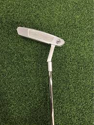 Gậy Putter là gì? Hướng dẫn cách cầm gậy Putter đúng chuẩn - Vua Nệm