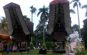 Sebab, setiap bagian dari rumah adat sulawesi sama seperti rumah adat sulawesi selatan lainnya, tongkonan juga berbentuk rumah panggung. Mengenal Adat Toraja Di Anjungan Sulawesi Selatan Tmii Cendana News
