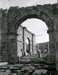 صورة قديمة من آثار رومانية في مدينة جميلة كويكويل قديما brooklyn bridge landmarks travel
