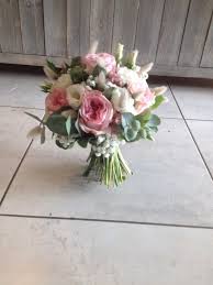 Pivoine Capucine Cree Des Bouquets De Mariage Avec Des Fleurs Naturelles A Guerande Bouquet De Mariage Bouquet Mariee Fleurs Mariage