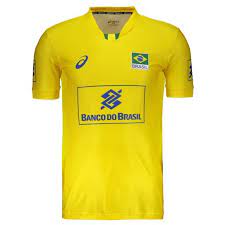 Brasil 12 centralizado em silk, gola pólo montada com triangulo, número 12 em silk nas costas, qualidade liga retrô, tecido 100% algodão e um card numerado contando a história da camisa. Camisa Asics Brasil Volei Cbv 2017 Masculina Amarelo Netshoes