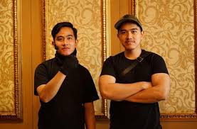 Kaesang pangarep jadi sasaran penipuan, pelaku panik saat tahu korbannya anak presiden jokowi. Viral Video Kaesang Tak Disapa Gibran Anak Presiden Dicuekin Walikota Matamata Com