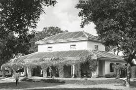 Date unknown. India. European bungalow ...