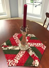 Elegant Christmas Red Green Gold Quilted Hexagon Table Etsy Christmas Table Toppers Table Toppers Quilted Table Runners