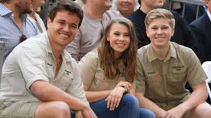 Bindi irwin is all grown up! Bindi Irwin Writes A Touching Note To Her Dad About Her Upcoming Wedding Cnn