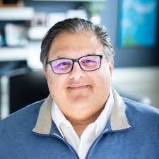 Ernesto Robles's Instagram, Twitter & Facebook