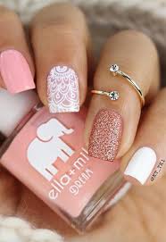 Uñas bellas con piedras blancas y much color. Mas De 50 Bonitos Disenos De Unas Cortas Utiles Para El Uso Diario Blog De Mujeres