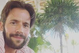 Tom Wilkinson, de "Ou Tudo ou Nada" e "Conduta de risco", morre aos 75 anos 