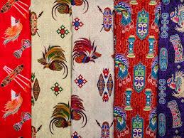 Awalnya, batik memiliki ragam corak dan warna yang terbatas, dan beberapa corak hanya boleh dipakai oleh kalangan. Berwisata Sambil Mengenal Batik Dan Ciri Khasnya Di Setiap Daerah