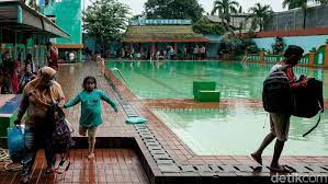 Dengan harga perawatan kolam renang yang terjangkau, lama perawatan kolam renang bisa disesuaikan dengan kebutuhan anda. Panik Gak Kerumunan Kolam Renang Ini Dibubarkan Aparat