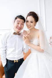 Công lý lấy vợ lần 3, mc thảo vân trông khác hẳn: Nsnd Cong Ly Va Vá»£ Kem 15 Tuá»•i Tung áº£nh CÆ°á»›i Chinh Thá»©c Vietnamnet