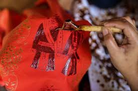 Creativity is a keyword in education field in the future. Seni Ragam Hias Pengertian Motif Dan Teknik Menggambar Halaman All Kompas Com