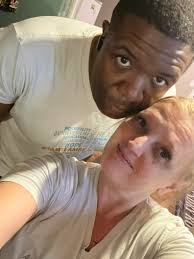 Coach PJ Shirdan definitely showed up for this one 👇🏻👇🏻👇🏻.. This  workout is 🔥 y'all!!! It may be my ALL TIME favorite workout .. the punch  combinations in this one is 🔥🔥🔥🔥🔥🔥.