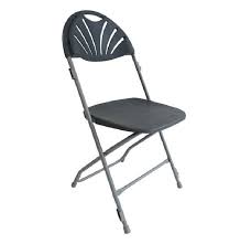 La solution de gain de place ultime ? Location De Chaises Pliantes En Plastique Pour Une Reception Au Palais Des Congres De Paris 75 Location Mobilier De Reception Paris Locaprod Evenement