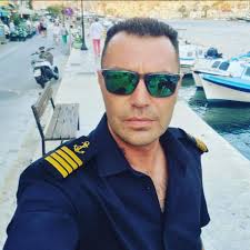 I'm excited to share this original piece with you! It made me practice a  lot, and I hope other pianists will find their challenge in it as well! 🙂  Sheet music soon...