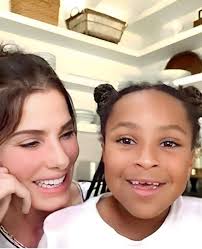 My daughter told me that I don't have any older male fans supporting me  from countries like the USA 🇺🇸, Canada 🇨🇦, France 🇫🇷, Germany 🇩🇪,  Spain 🇪🇸, Australia 🇦🇺, the UK