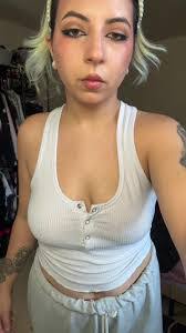 Leah Salgado's Instagram, Twitter & Facebook