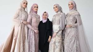 Dede (lesti) cerita, sebelum ketemu saya, dari dede masih kecil, kak ivan. Glamorous Coral Busana Pengantin Muslimah Karya Desainer Ayu Wulan Terinspirasi Alam Bawa Laut Surya