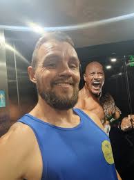 GYM ANXIETY!!! Stepping into a gym for the first time or after a long break  can be an intimidating experience. The fear of judgment, uncertainty about  equipment, and lack of self-confidence can