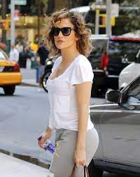 Jennifer Lopez And Casper Smart Break Up Casper Asks J Lo To Marry Five Times Jen Refuses Fourth Marriage Jennifer Lopez Curly Girl Frizz Free Curls