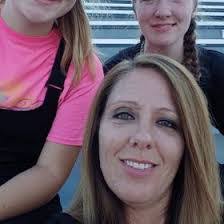 Lisa Colwell's Instagram, Twitter & Facebook