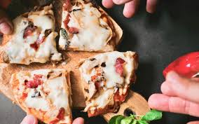 Ricette con pane raffermo 8 semplici e gustose idee. Come Fare La Pizza Di Pane Raffermo Al Forno Grani Antichi