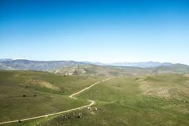 Local scientists consider the abseron yasaqligi (apsheron peninsula) (including baku and sumqayit) and the caspian sea to be the ecologically most devastated area in the world because of severe air, soil, and water pollution; Aserbaidschan Besh Barmag Mountain Landschaft Wiesen Tundra Berge Wanderung Aussicht Piqsels