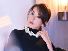 Cuộc sống giàu sang của vợ Quách Phú Thành