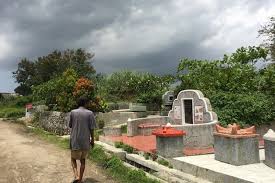 Upacara mai song (pintu duka) yang dilaksanakan pada malam menjelang pemberangkatan jenazah. 6 Fakta Menarik Soal Makam Tionghoa Yang Belum Anda Ketahui Halaman All Kompas Com