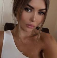 Amie Wallace's Instagram, Twitter & Facebook