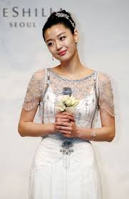 According to soompi, on 2 march, j & co. Jun Ji Hyun Wore Jenny Packham Dress Jun Ji Hyun Asian Celebrities Asian Model