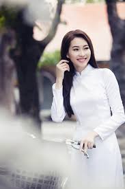 Đặng thu thảo đăng quang hoa hậu việt nam 2012. Hoa Háº­u Thu Tháº£o Ä'áº¹p Me Máº©n Vá»›i Ao Dai Ná»¯ Sinh Hochoimoingay Com