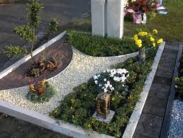 Die mischung aus blankem kies steinen grunen grasern und bunten blumen hat in der gartengestaltung einen ganz besonderen reiz. Bildergebnis Fur Grabgestaltung Mit Kies Grabgestaltung Grabgestaltung Mit Kies Grabgestaltung Doppelgrab