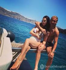 A milli futbol takımının ve i̇spanya'nın real valladolid'in takımının golcüsü enes ünal ile hamile eşi lisa smellers soluğu. Futbolcular Tatilde Enes Unal Cengiz Under Hakan Calhanoglu Foto Galerisi 6 Bursadabugun Com