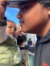 Hello , Can u please remove the guy from the back ? Thank u