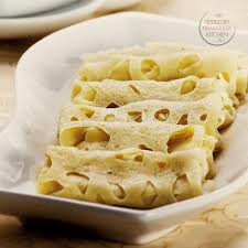 220gr terigu protein sedang 1/2sdt. Resep Roti Jala
