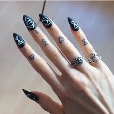 Alanis Jelena Adli Kullanicinin I D Wear You Like A New Tattoo Panosundaki Pin Klasik Dovmeler Parmak Dovmeleri Dovme