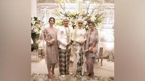 Nia ramadhani saat mengadiri akad nikah citra kirana dan rezky adhitya. Gaya Nia Ramadhani Dan 2 Seleb Lain Di Akad Nikah Citra Kirana Cantik Tempo Co